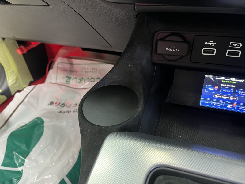 黒丸のアクリルをはめたのですが…